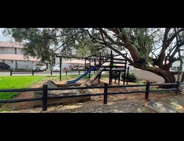2 BEDROOM TOWNHOUSE FOR SALE IN GLEN MARAIS